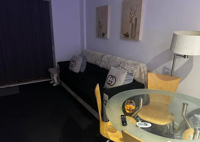 Cozy 5 Min Walk From Arena