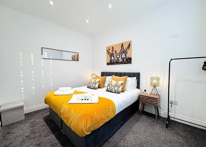 Four Bedroom House By Brookland Serviced Short Lets With Free Wifi * 맨체스터