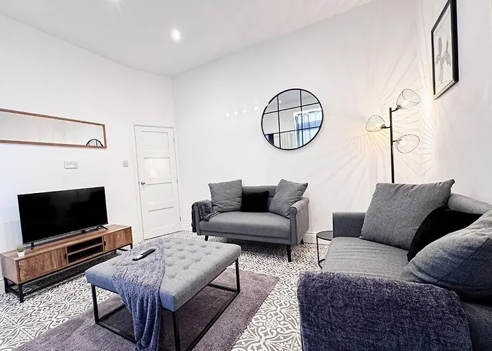 Four Bedroom House By Brookland Serviced Short Lets With Free Wifi