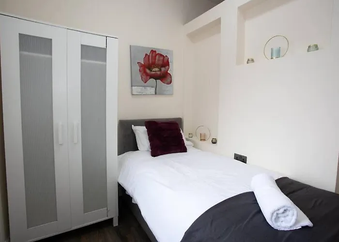 6 Bedroom House 10min Drive From Centre * 曼彻斯特