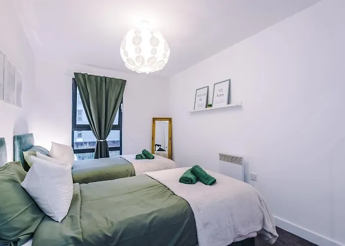 Spacious Deansgate Apartment, Free Park, Sleeps 8 *