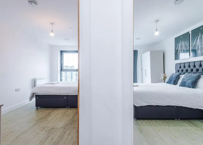 Centre - Luxury Two Bedroom Apartmán