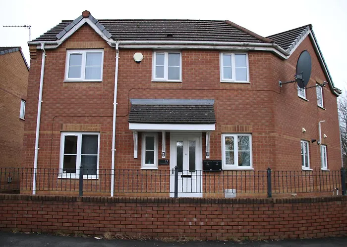 Modern Townhouse-free Parking-pool Table Holiday home *