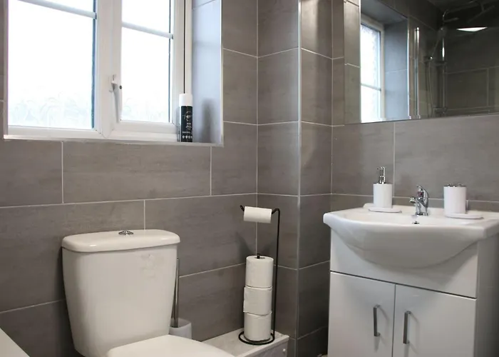 Modern Townhouse-free Parking-pool Table Manchester