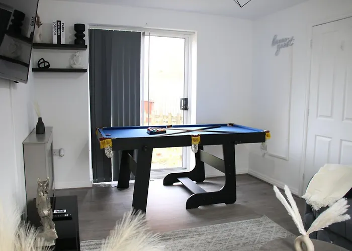 Modern Townhouse-free Parking-pool Table Manchester