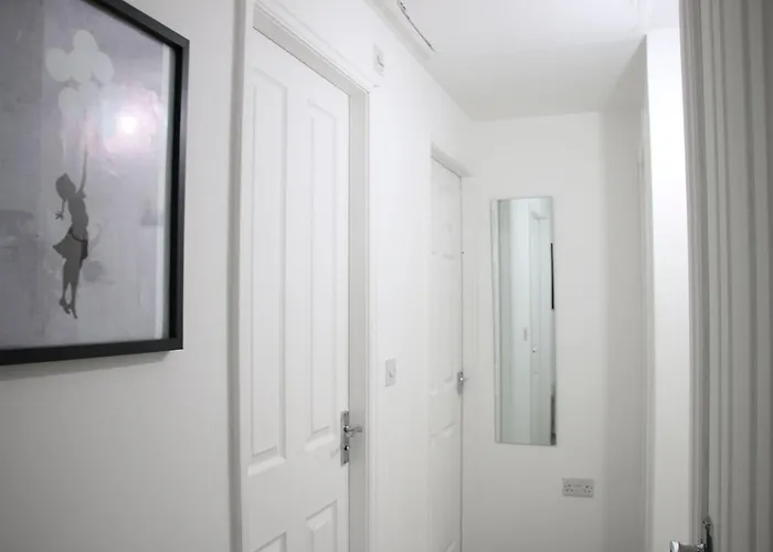 Holiday home Modern Townhouse-free Parking-pool Table Manchester