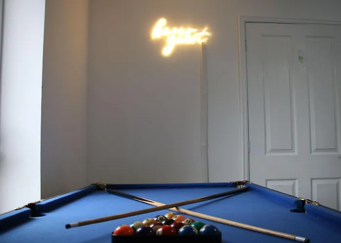 Modern Townhouse-free Parking-pool Table Holiday home