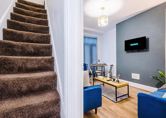 Vakantiehuis Modern 3-bed , Sleeps 7, Free Parking & Close To Centre Manchester
