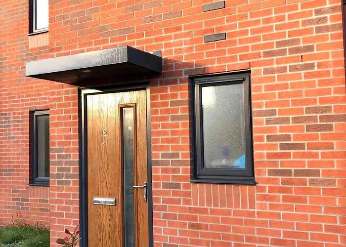 Private Bedroom In Unique Luxury House, Salford, *