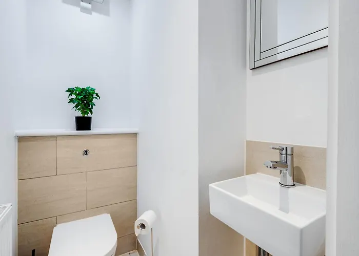 Daire Four Bedroom By Brookland Serviced Short Lets With Free Wifi Manchester