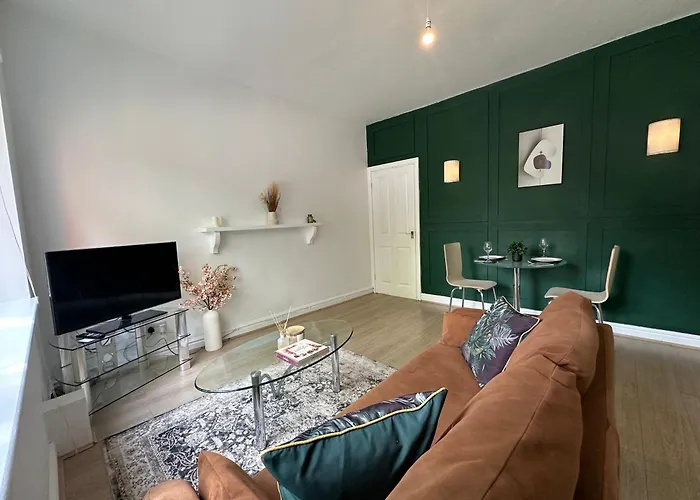 Beautiful Awaits Your Short Term דירה מנצ'סטר