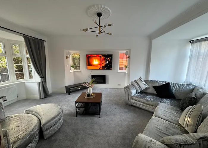Oasis - Spacious 5 Bedroom House * Manchester