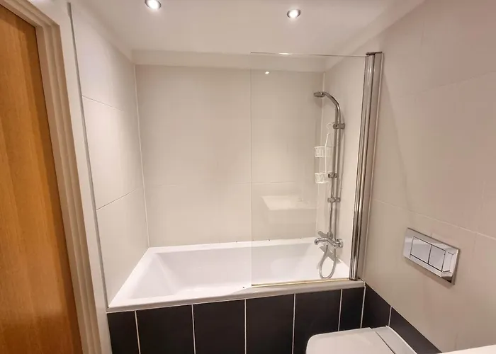 Canal Side Flat By Superhost Apartment *