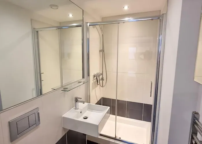 Canal Side Flat By Superhost Apartament