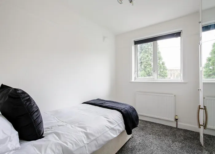 5-bedroom In Trendy Dibsbury Area With Parking Prázdninový dům *