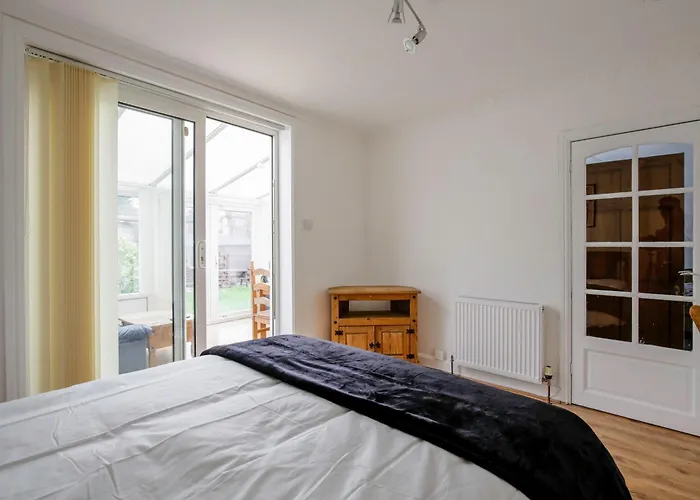 Prázdninový dům 5-bedroom In Trendy Dibsbury Area With Parking