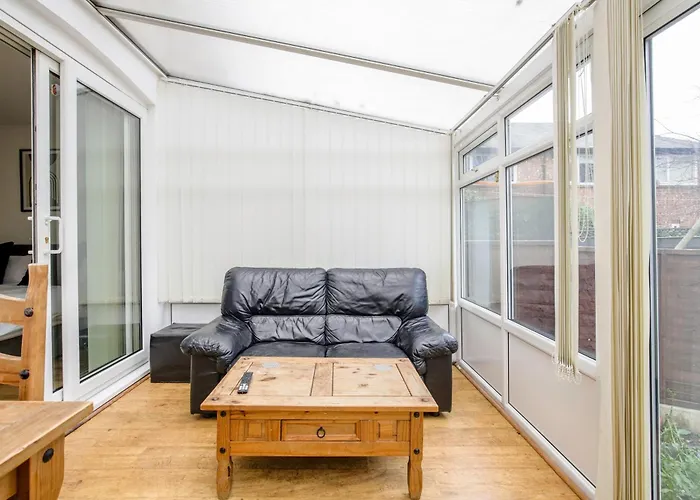 5-bedroom In Trendy Dibsbury Area With Parking *