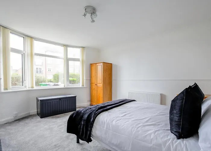 5-bedroom In Trendy Dibsbury Area With Parking Prázdninový dům Manchester