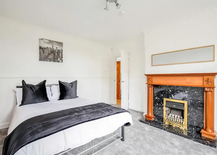 5-bedroom In Trendy Dibsbury Area With Parking Prázdninový dům