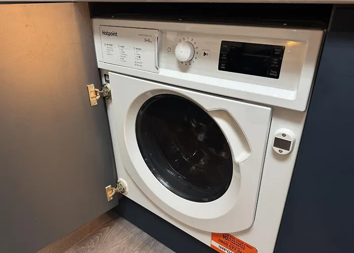 Cosy 2 Double Bedroom In Ancoats 7 Minutes From Coop Live, Etihad Stadium & Centre- Free Parking Available *