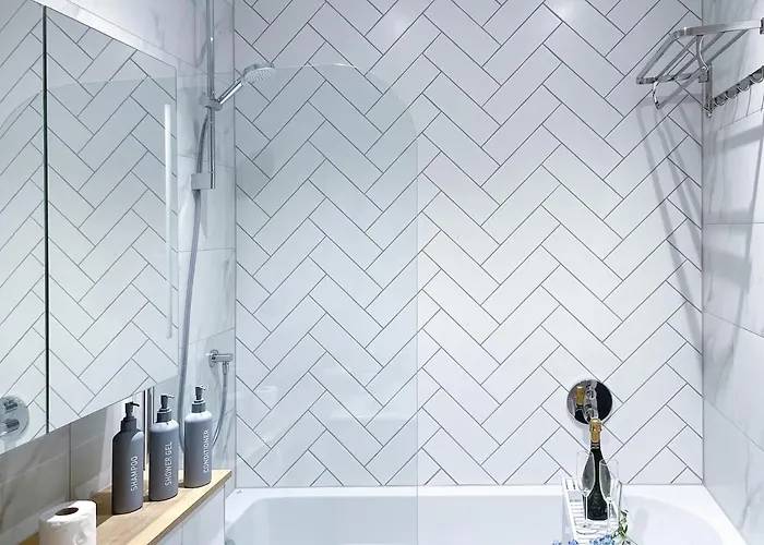 Emerald Escape 3 Bed 3 Bath Manchester