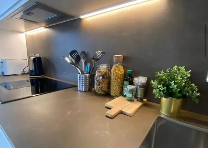 Apartment Emerald Escape 3 Bed 3 Bath Manchester