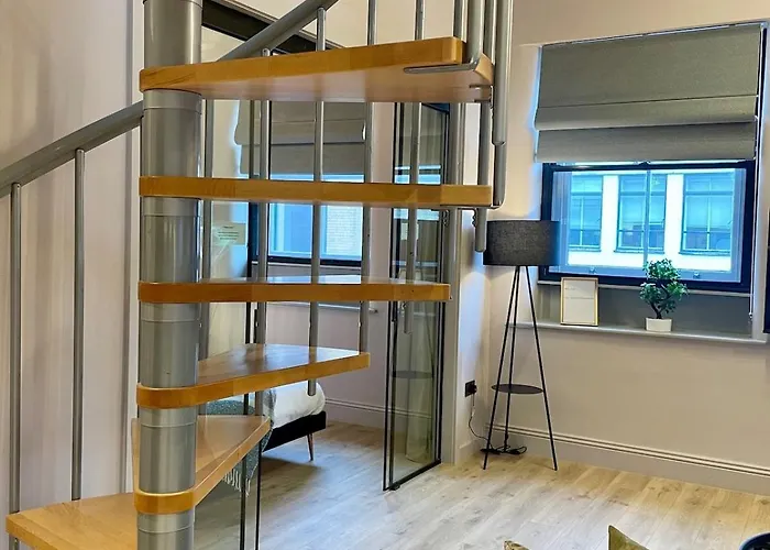 Emerald Escape 3 Bed 3 Bath Apartment *