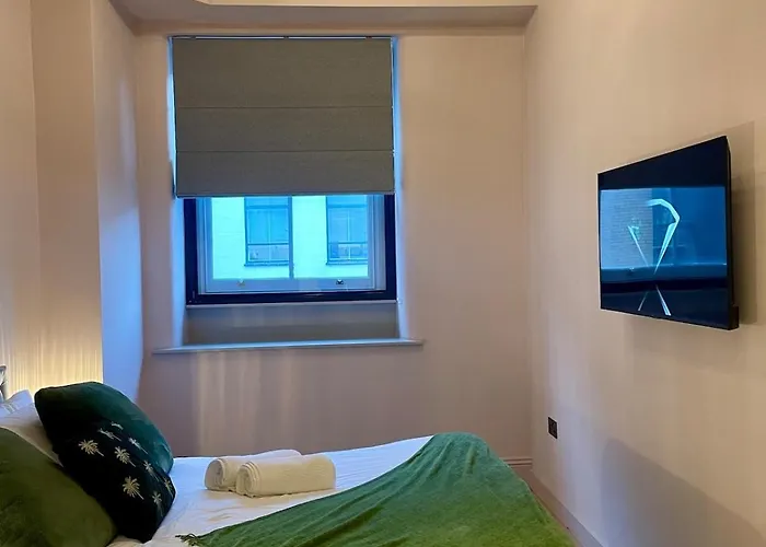 Apartment Emerald Escape 3 Bed 3 Bath Manchester