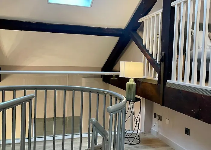 Emerald Escape 3 Bed 3 Bath Manchester