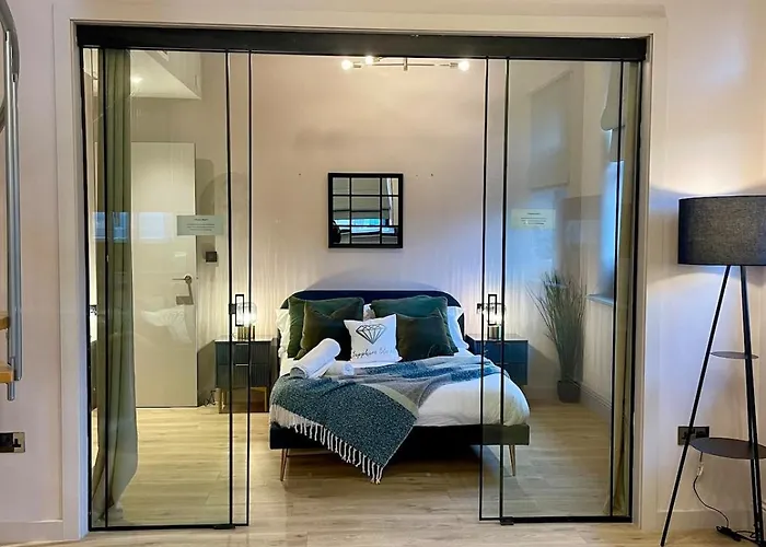 Emerald Escape 3 Bed 3 Bath Apartment Manchester