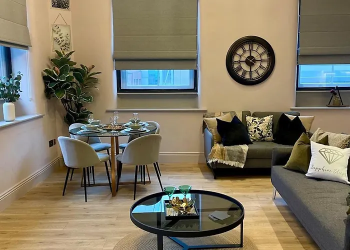 Emerald Escape 3 Bed 3 Bath * Manchester