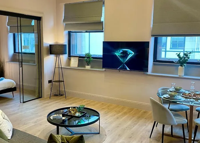 Emerald Escape 3 Bed 3 Bath