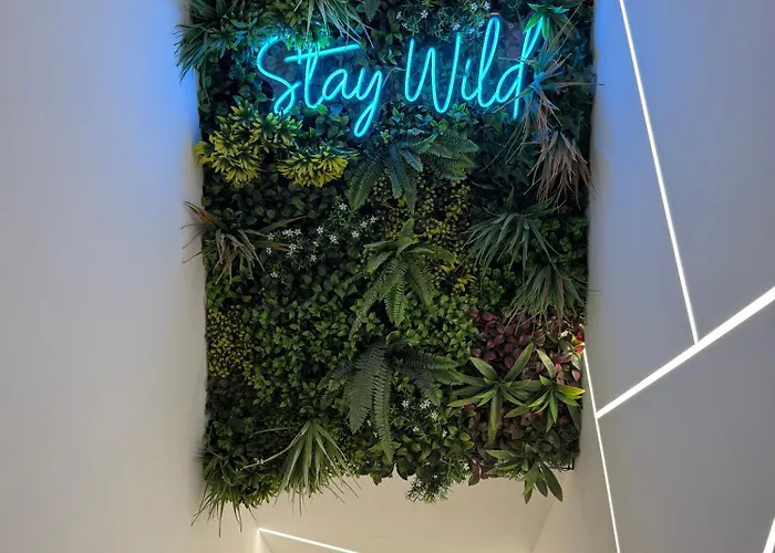 Private Bedroom In Unique Luxury House, Salford,