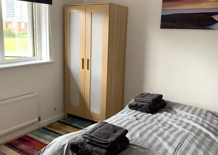 5 Bedrm Hse! Ev! & Nr Citycentre! *