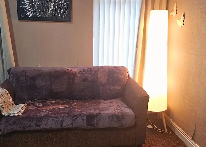 Go Big ! Entire Cozy House For Max 8 People Near Center Feriehus