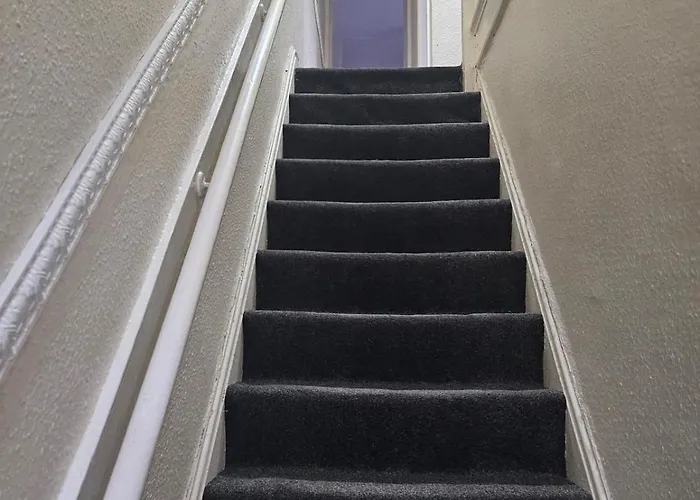 Go Big ! Entire Cozy House For Max 8 People Near Center * Manchester