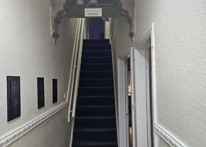 Go Big ! Entire Cozy House For Max 8 People Near Center * Manchester