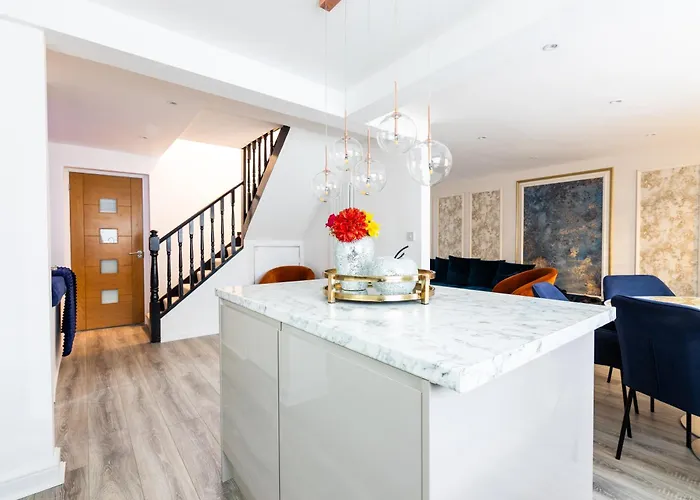 Luxury 3 Bed House Old Trafford *