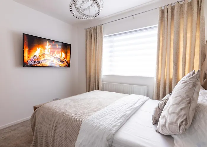 Luxury 3 Bed House Old Trafford Nyaraló