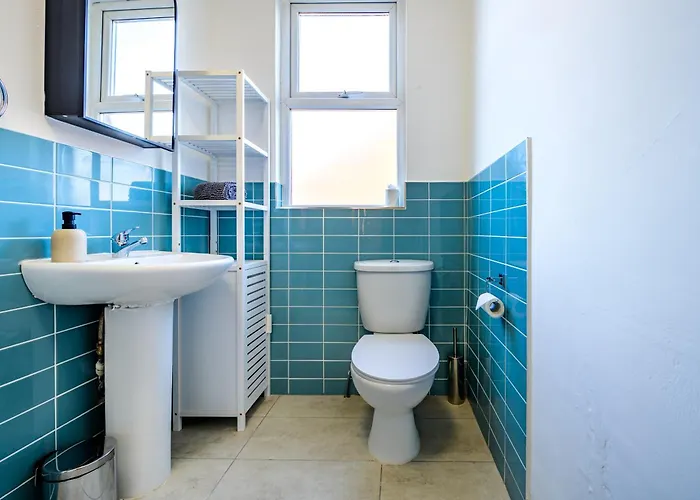 Stylish Modern - Perfect For Work, Leisure & Stadium Visits With Parking *