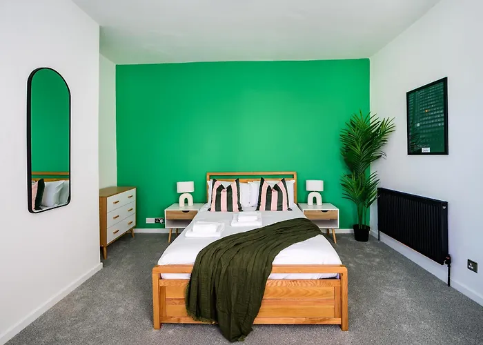 Stylish Modern - Perfect For Work, Leisure & Stadium Visits With Parking *