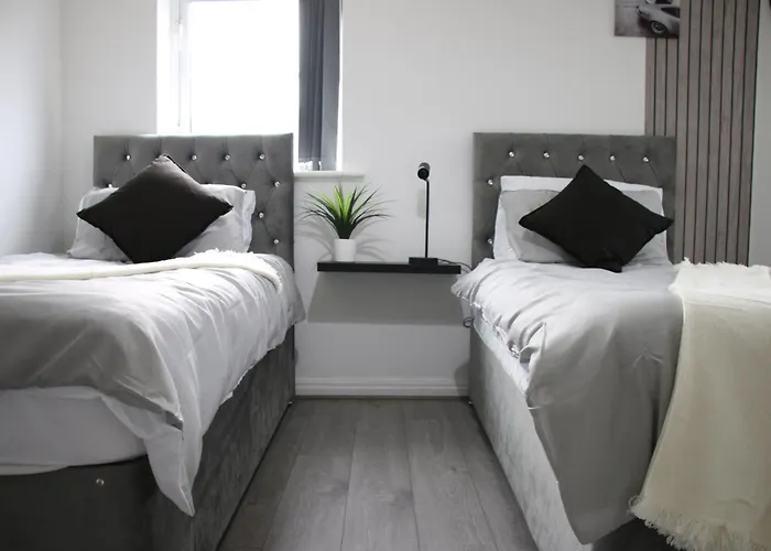 펜션 3 Bedroom House Close To Centre Free Parking