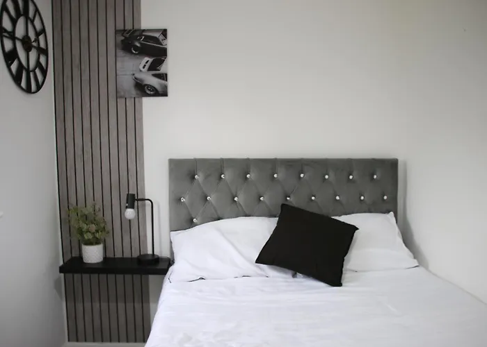 3 Bedroom House Close To Centre Free Parking 펜션