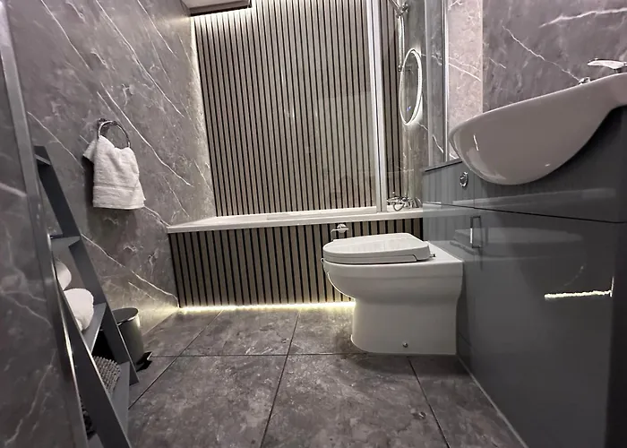 شقة Modern 2-bedroom Near With Free Parking