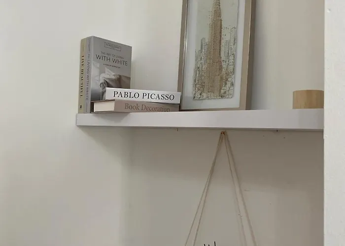 Dom wakacyjny Traditonal House - Etihad -games Room-free Parking *