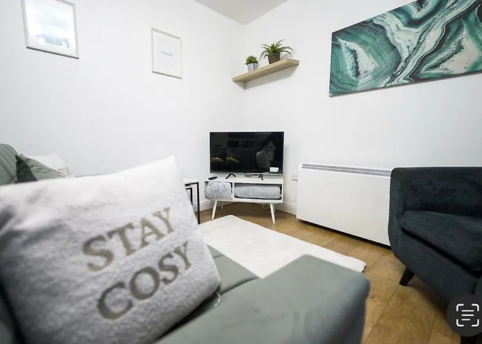 Modern Luxury 2 Bed Apartment, Sleeps 5 公寓 *