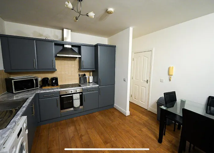 Modern Luxury 2 Bed Apartment, Sleeps 5