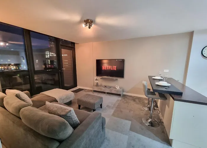 Canal Side Flat By Superhost Apartment *