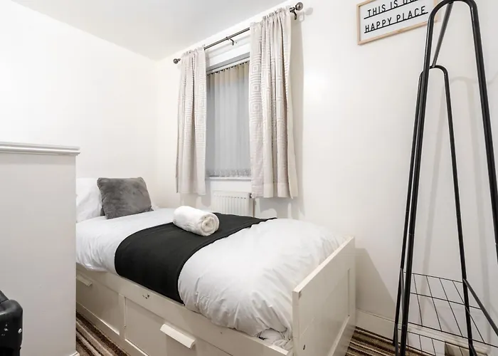 Coop Arena & Etihad - Free Parking - Pool Table Manchester