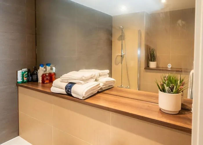 Mega1 Luxury Spacious 1bedroom Apartment,